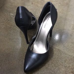 Black pumps